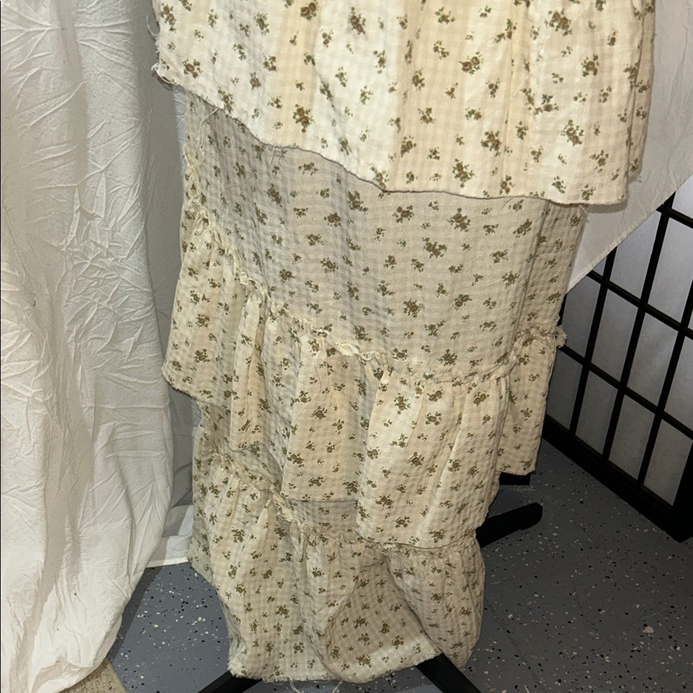 POL Floral Tiered Spaghetti-Strap Maxi Dress - Cream size medium - Picture 10 of 16